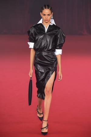 オフ-ホワイト  2018年春夏コレクション - 女らしくありたいのに自然に出てしまう男性性