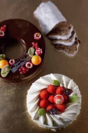 横浜ベイシェラトンのクリスマスケーキ - マスカルポーネとリンゴを挟んだ純白ケーキ