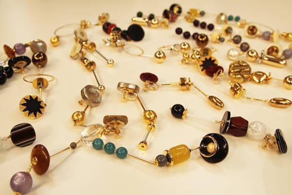 ザ ダラス、新作イヤリングをエディションで先行発売 - ヴィンテージボタンをリメイクした1点もの