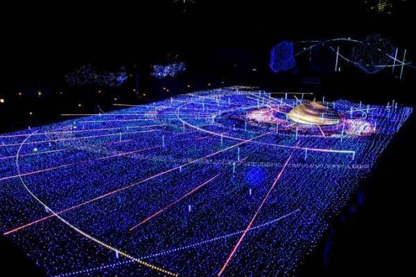 「ミッドタウン・クリスマス 2017」六本木で - 宇宙空間のようなイルミネーションやマルシェが出現