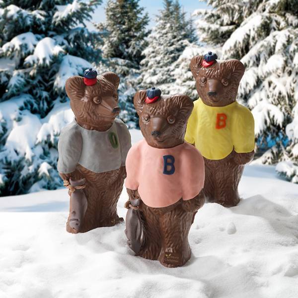 リーガロイヤルホテル大阪のクリスマス限定ショコラ、鮭を片手にXmasを待つクマ＆ツリーをモチーフに