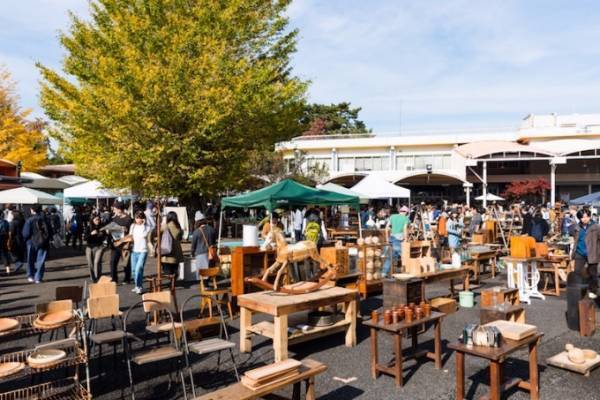 「第12回東京蚤の市」調布・京王閣で - 秋にぴったりな花マルシェやランプマーケット、新エリアも登場