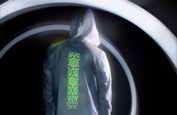 アシックス×アンリアレイジのコラボジャケット＆シューズ、夜に光る万華鏡モチーフ