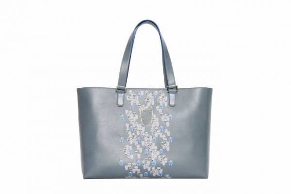 ブルガリから 『ジョジョの奇妙な冒険』人気キャラ・キラークイーンの限定バッグ&ウォレット