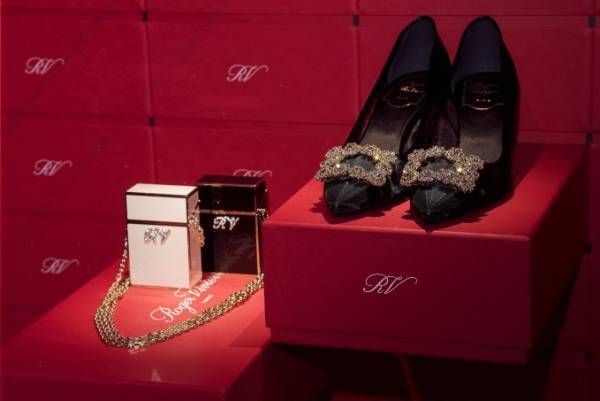 ロジェ ヴィヴィエ 2018年春夏コレクション - 曲線ヒール「ショック」がアイコンに