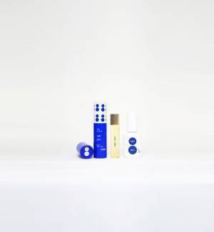 uka×仏コレット限定ベースコート、1度塗りでクリアに4度重ねて紺碧ネイルに - 復刻ネイルオイルも