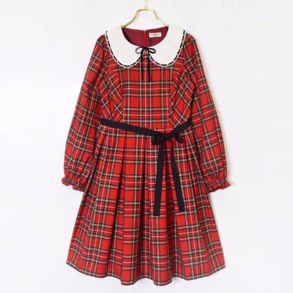 エミリーテンプルキュート、"フランスの女の子"イメージのタータンワンピースやベレー、バレッタなど