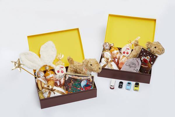 ボンポワンの日本限定クリスマスセット - ネコ耳カチューシャや星形ステッキ、スイーツを詰め込んで