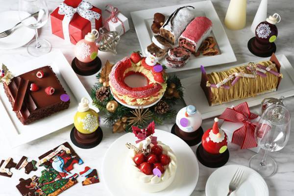 リースをイメージしたケーキ＆オーナメント型チョコ、インターコンチネンタル 東京ベイから