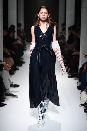 ヨウヘイ オオノ 2018年春夏コレクション - 素材で遊ぶ、大胆な近未来ウェア