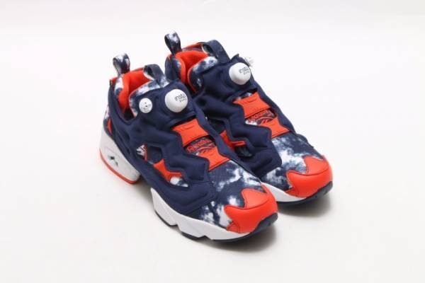 アトモス×リーボック クラシック、ブリーチデニムをイメージした紺色の限定スニーカーやTシャツ