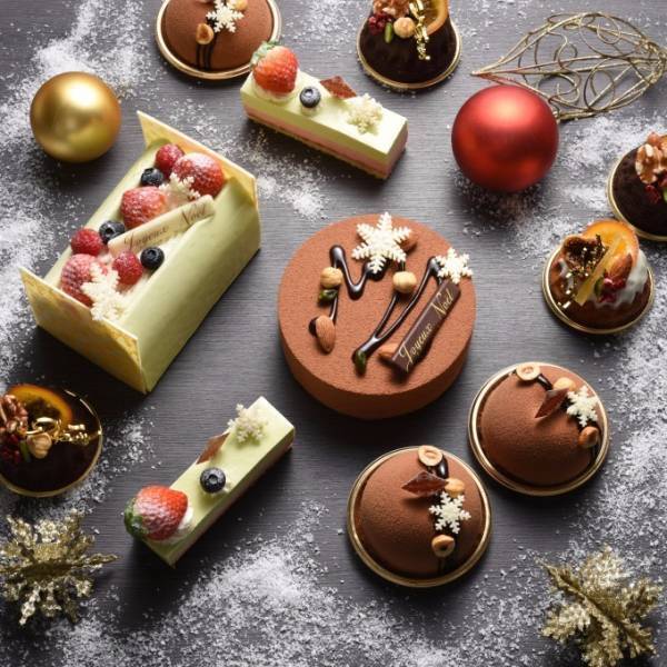 フレデリック・カッセルよりクリスマススイーツ登場、サンタの帽子モチーフのケーキなど