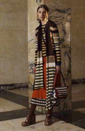 マルニのニットウェア - 幾何学的な模様と温かく落ち着いたカラーでロマンチックな冬の装い