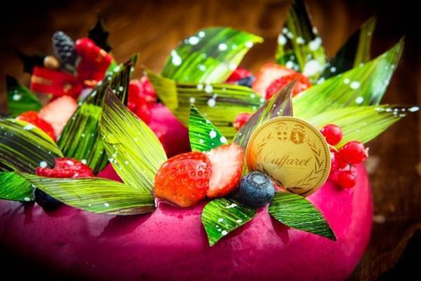 カファレルのクリスマス - クリスマスリースやスノードームをイメージした華やかなケーキ