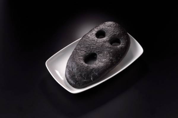 「オトナの黒ハロウィン」ジェイアール京都伊勢丹で開催、目玉モチーフのケーキなど限定スイーツ多数