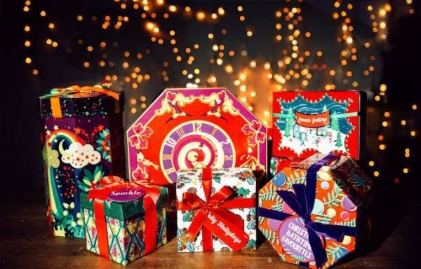 ラッシュのクリスマス - スノーマンや星型バスボム、月への旅をイメージしたボディケアキット