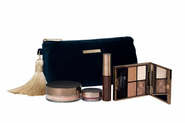 ルナソル2017年クリスマスコフレ - ブラウンの4色アイシャドウやチーク＆リップスなど4点