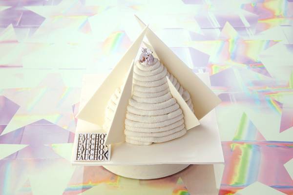 フォションのクリスマスケーキ「ホワイトモンブラン」雪が降り積もるツリーを表現