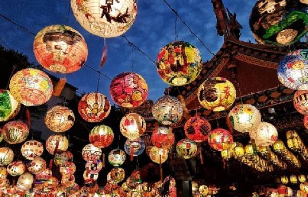 「大阪・光の饗宴2017」御堂筋イルミネーション＆プロジェクションマッピング、夜空を彩る台湾ランタン