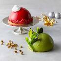 ハイアット リージェンシー 大阪のクリスマスケーキ、ベリーレッド＆抹茶グリーンの「ムースドーム」