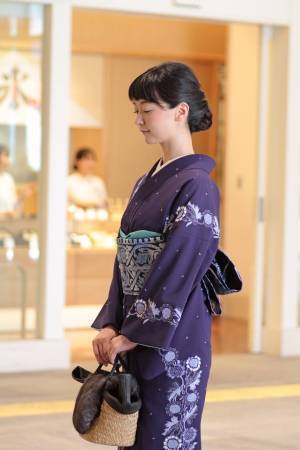 きものやまと“洗えるきもの”の新作 - 椿や芍薬の花柄や、セミフォーマルにも使える上品なきもの