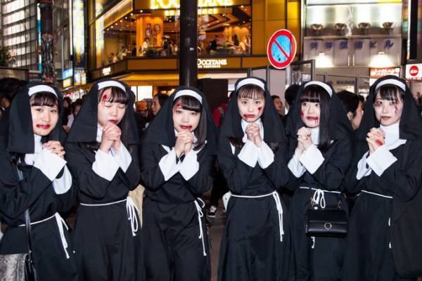 ハロウィン仮装スナップ 2017 - 夜の渋谷を徘徊するスパイダーマンやマリオ、アラレちゃん