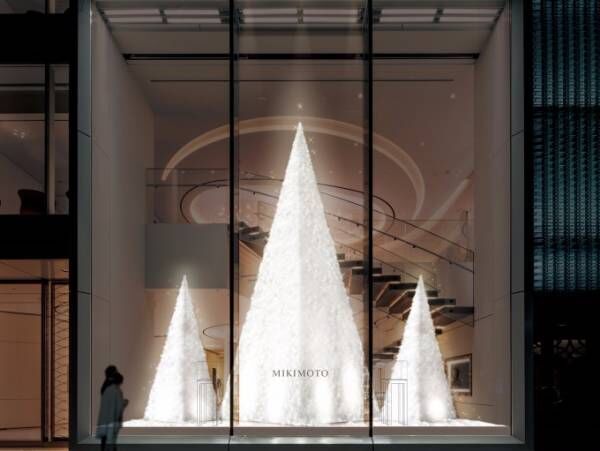 銀座「ミキモト ギンザ ツリー 2017」純白のクリスマスツリーが放つ神秘的な光