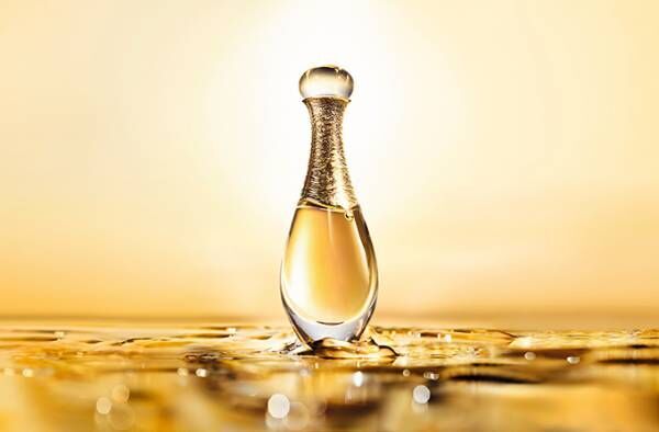 ディオールのフレグランス「ジャドール ロー」ネックレスの様なゴールドリングを飾った新ボトル