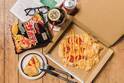 カルビーのポテトチップス「ピザポテト」を再現したピザ3種、ディーゼルのグロリアスチェーンカフェより