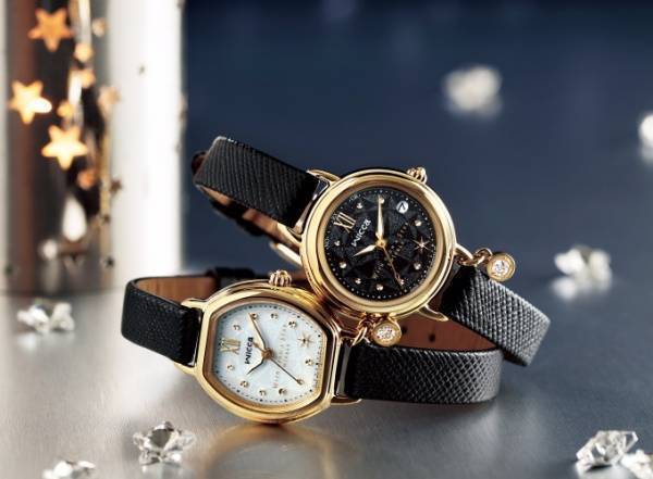 シチズン「ウィッカ」限定ウォッチ発売、2つの星が輝くキュービックチャーム付き