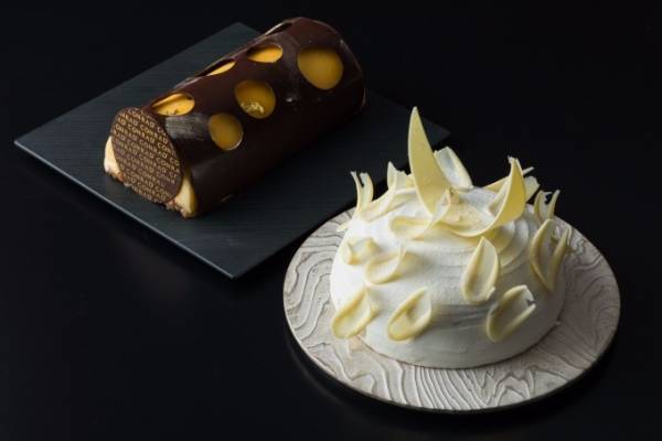 コンラッド大阪のクリスマスケーキ - オレンジ&マスカルポーネ香るブッシュ・ド・ノエルなど