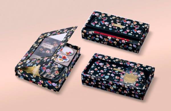 ポール & ジョー冬限定のネコ型チャームや花柄ステーショナリー、スマホケース