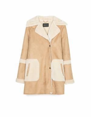 ストラディバリウスの新作アウター、もこもこムートン風コートやオーバーサイズダウン