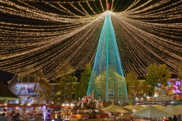 ハウステンボスのクリスマスイベント、イルミネーション煌めくツリー＆マーケットが彩る聖夜