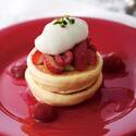 キハチ カフェからクリスマスカラーの限定パンケーキ＆英伝統スイーツ着想のイチゴパフェ