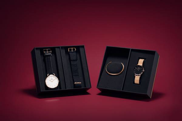 ダニエル・ウェリントンから、人気時計と交換ベルト＆ブレスレットがセットになったギフトボックス