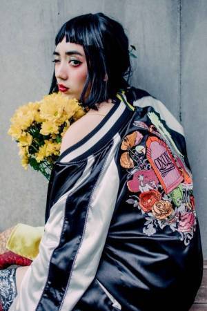 宇野亞喜良初のブランド〈QXQX-クスクス-〉妄想世界がテーマの描き下ろしイラスト入りスカジャン