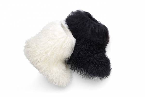 UGGからクリスマスに向けたファーブーツ＆スリッパ「フラッフ ママ モンゴリアン」