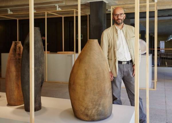 ロエベ、現代の職人を称える巡回展を六本木で - ジョナサン・アンダーソンらが選んだ工芸作品