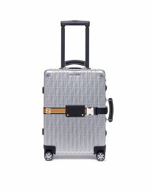 フェンディ×リモワの限定スーツケース登場、アルミボディにつや消し加工の&quot;FF&quot;ロゴ
