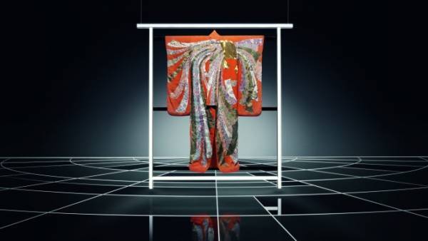 新しい着物のカタチ「キモノロボット展」表参道ヒルズで、ビョークが唄うMVやロボットも出現