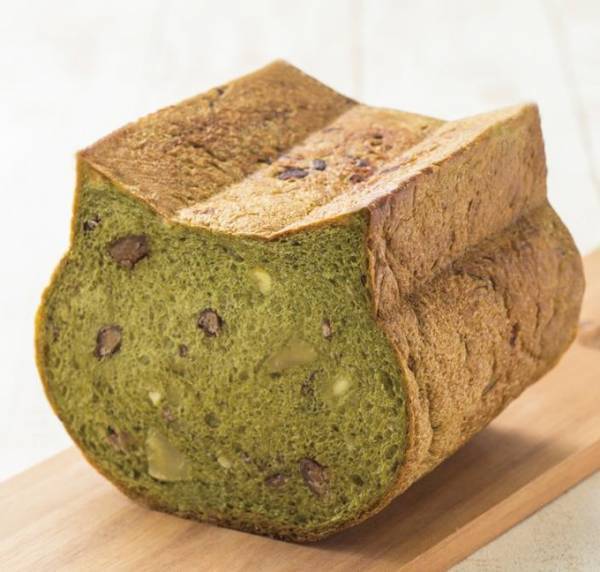 “ねこ型食パン”の新作、抹茶の生地に栗と小豆を混ぜ込んだ「いろねこ食パン+」大阪新阪急ホテルで