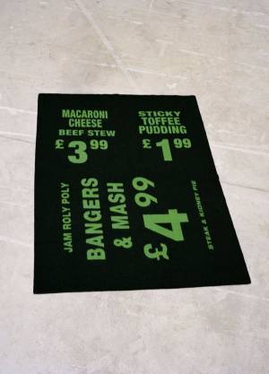 セリーヌの新作ブランケット、フードメニューが表記されたユーモア溢れるデザイン登場