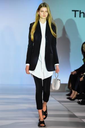 セオリー 2018年春コレクション - 纏う者の心を明るく照らす春色ファッション