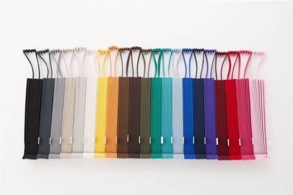 ミー イッセイ ミヤケ「トランクプリーツバッグ」限定店舗で発売、木の幹に着想を得た全21色のバッグ