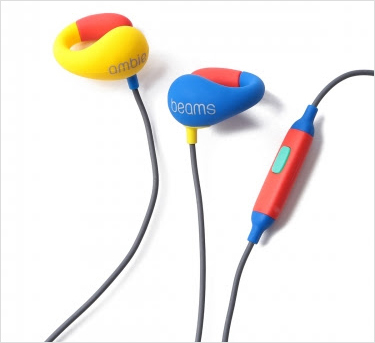 ビームスとアンビーのコラボレーションイヤホン、80年代のポップで大胆なカラーブロッキング