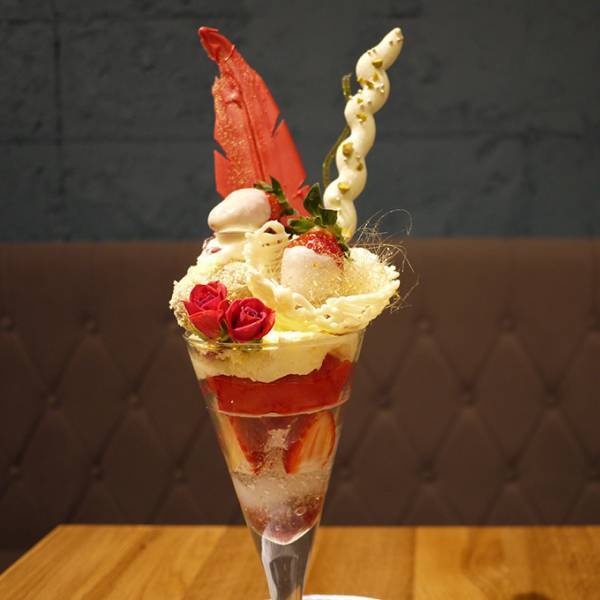 夜パフェ専門店 パフェテリア ベルから“大人のクリスマスプレゼント”をイメージした新作パフェ