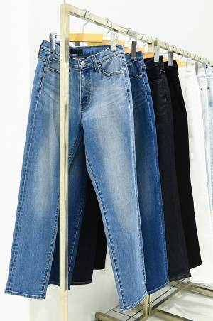 ユニクロの新作ジーンズ、パステル色のスキニー＆シガレットジーンズに新色が登場 -  18春夏より