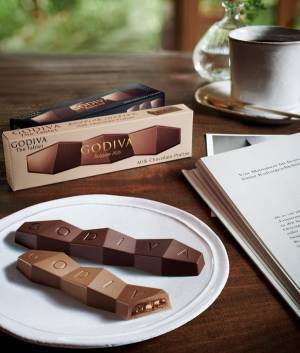 ゴディバのチョコを手軽にスタイリッシュに、セブン-イレブン限定「ゴディバ ザ タブレット」