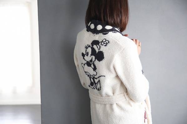 「ベアフット ドリームズ」からミニーのバスローブ＆ミッキーのブランケット